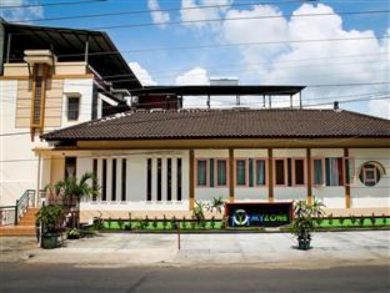 Myzone Homtel Hotel Semarang Exterior photo