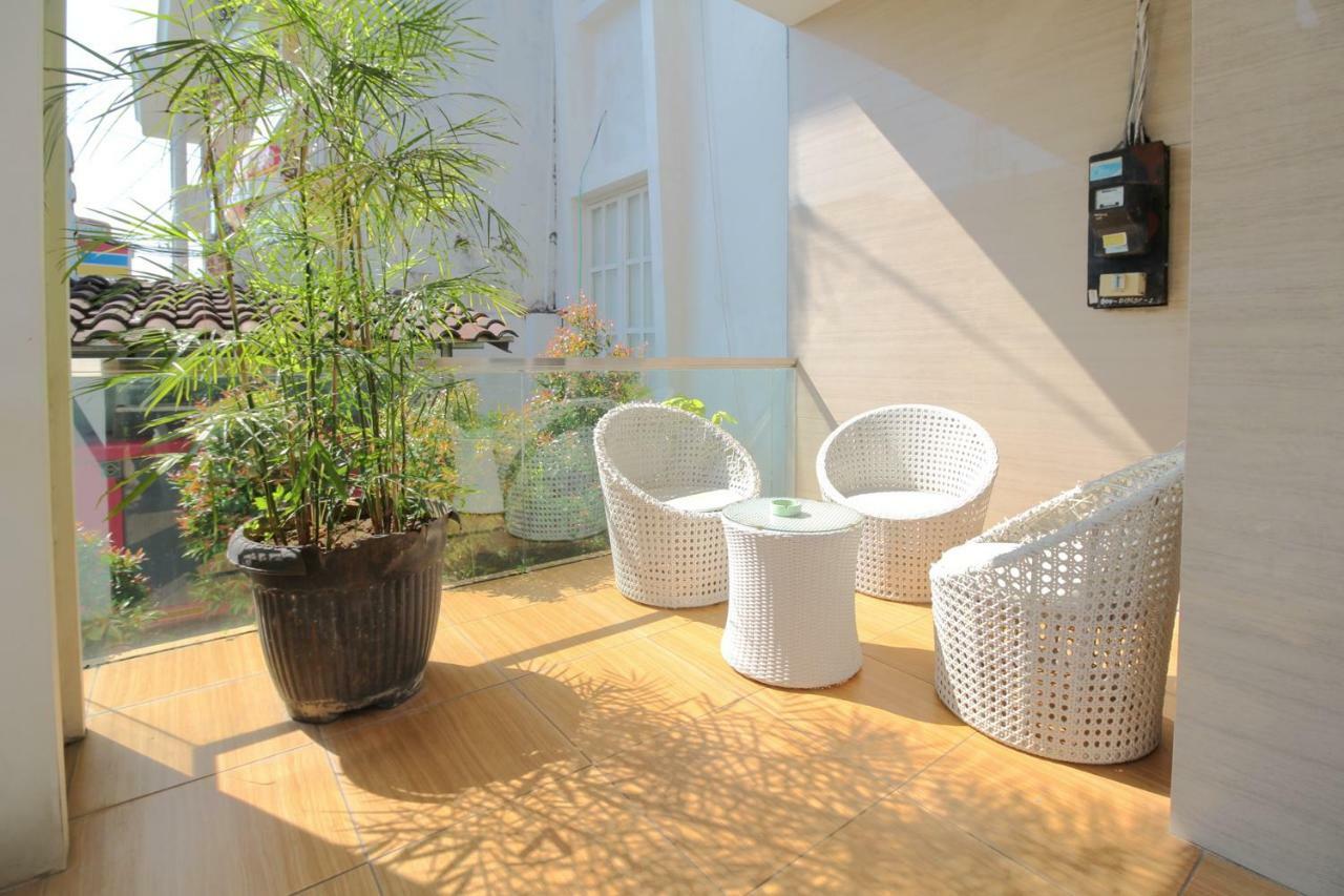 Myzone Homtel Hotel Semarang Exterior photo